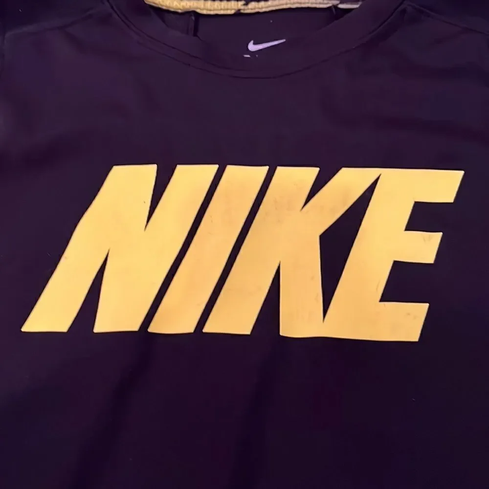 SIZE SMALL NIKE DRI FIT SHIRT